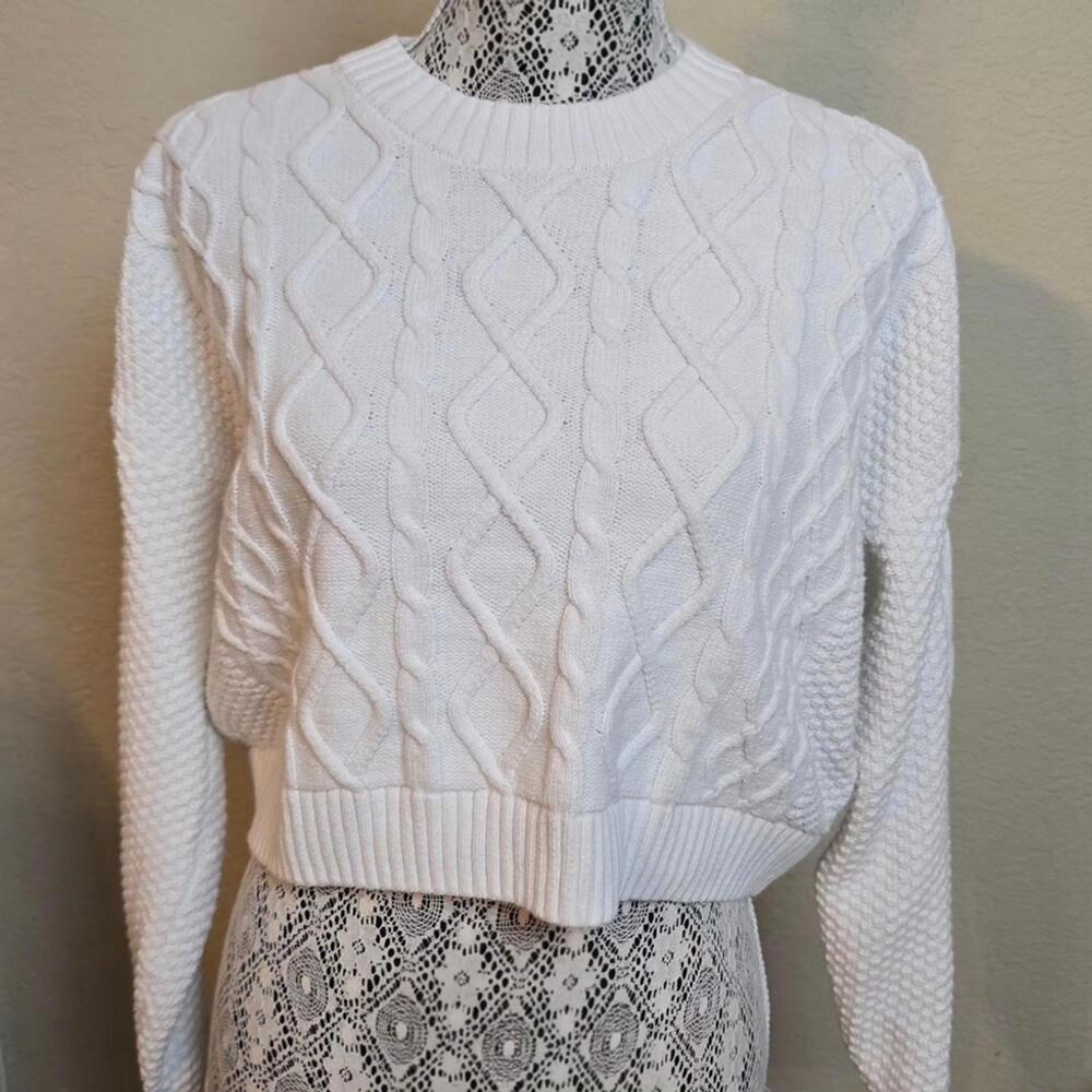 Hollister White Cable Knit Sweater - Picture 6 of 9